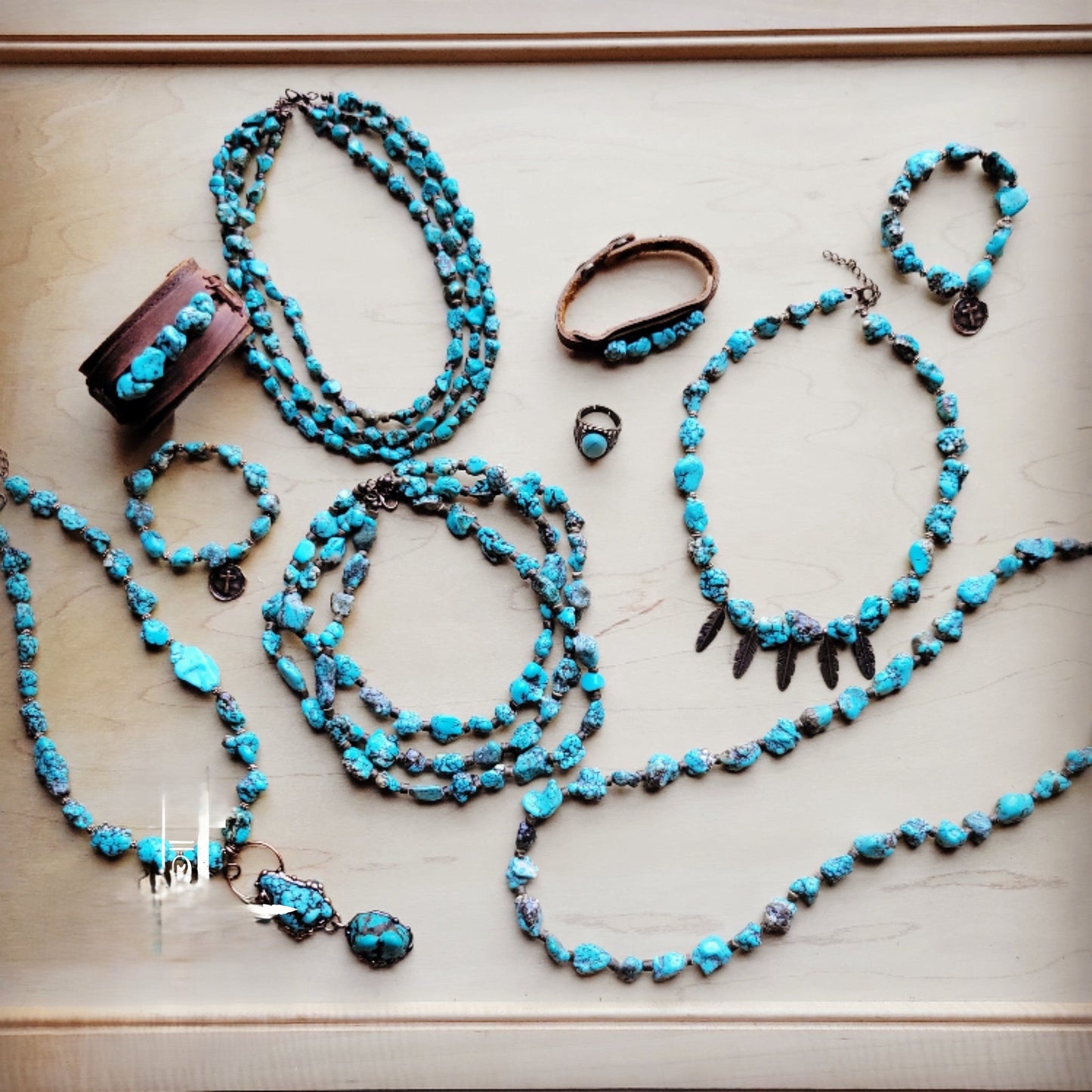 **Long Blue Turquoise and Wood Necklace 259k