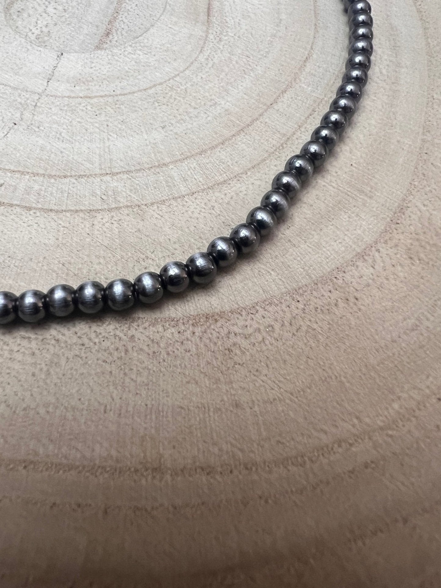 Faux Silvertone Pearl Style Choker - 4mm