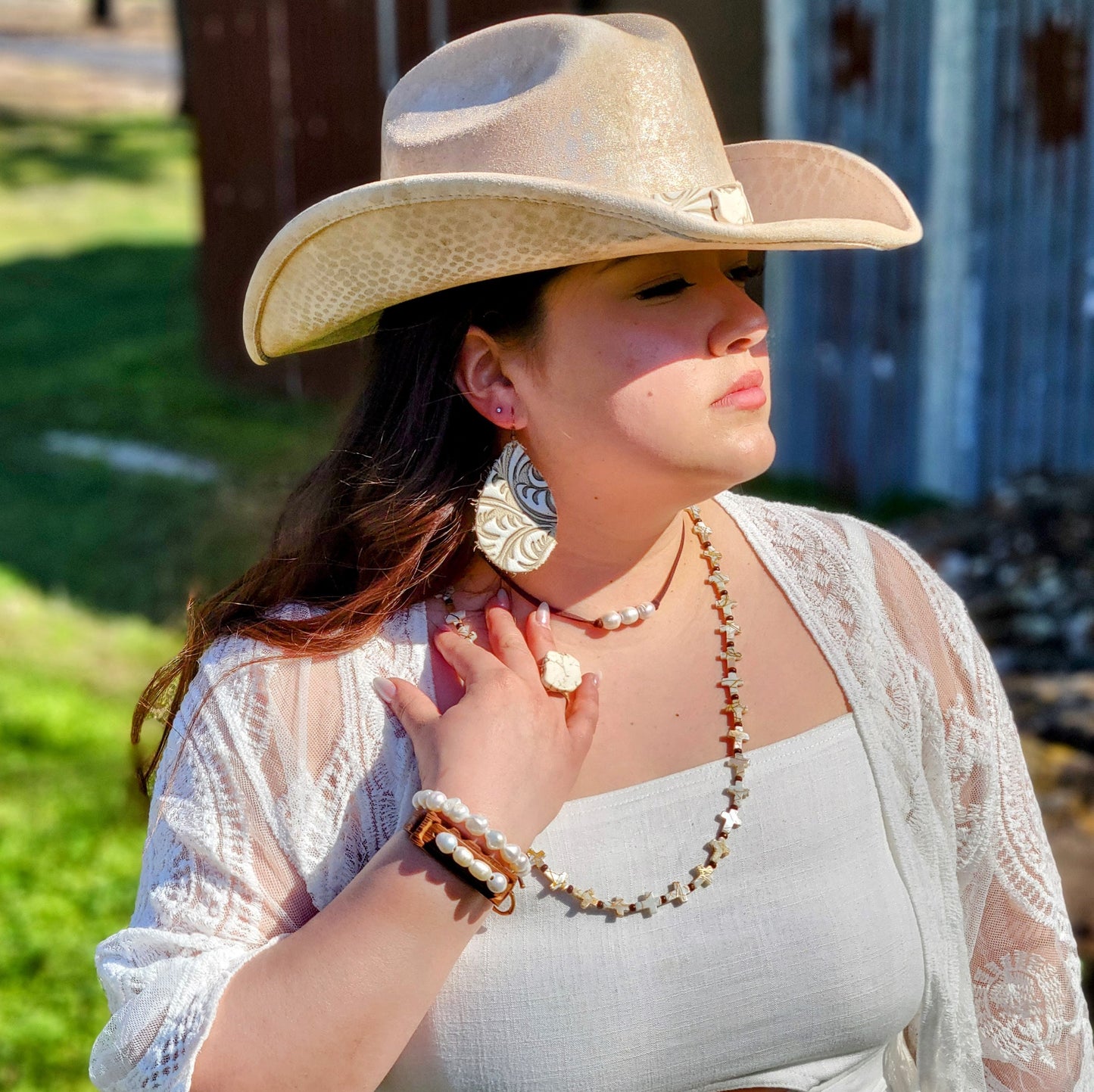 **Chunky White Turquoise Slab on Hammered Gold Cuff RingBase 012s