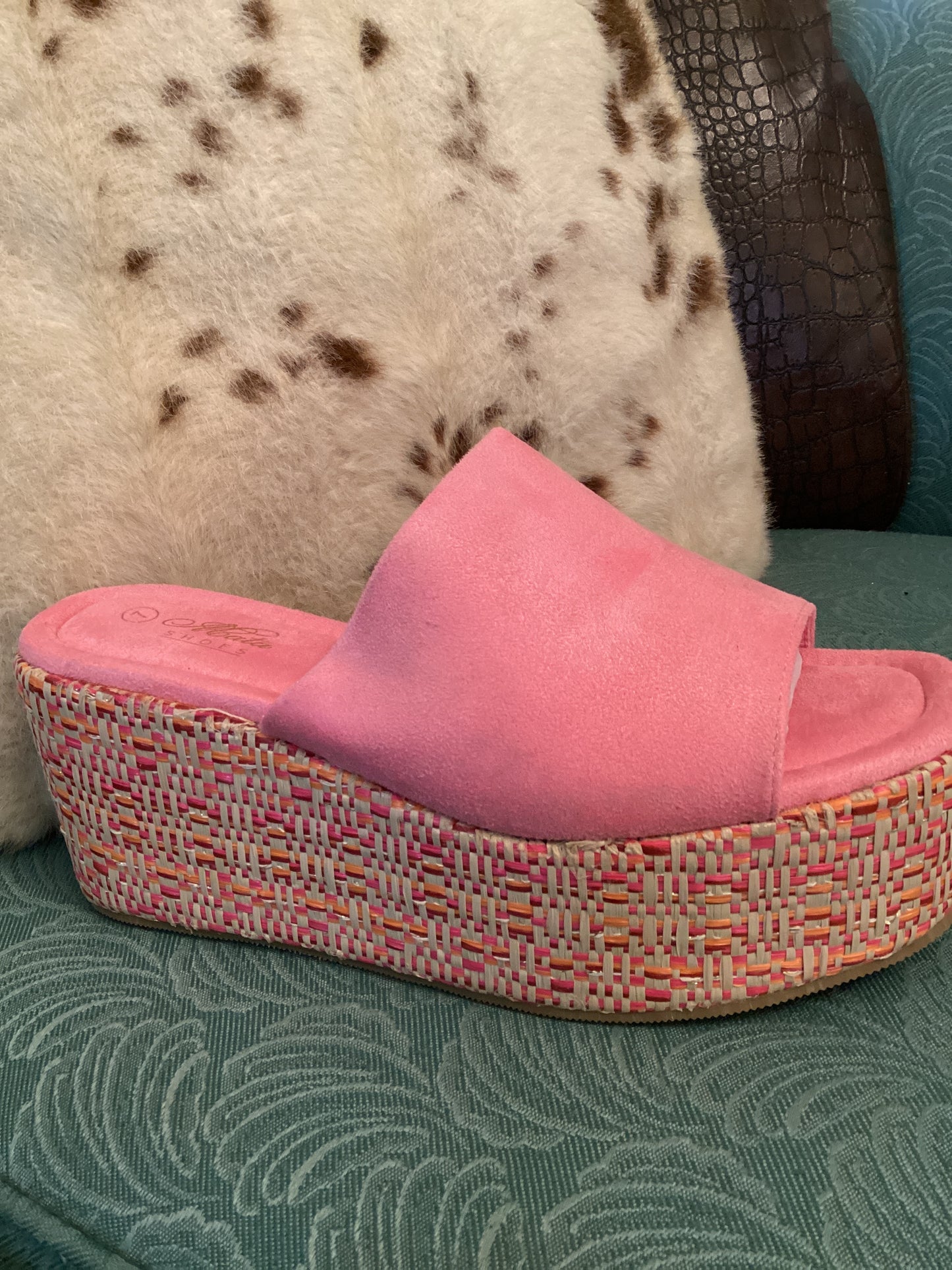 Pink wedge