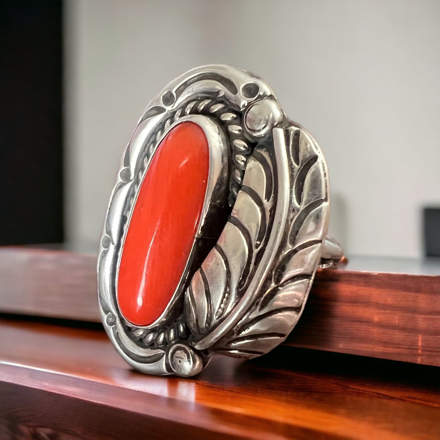 Coral ring - gorgeous large coral on sterling oval base with leaf - Size 6.5