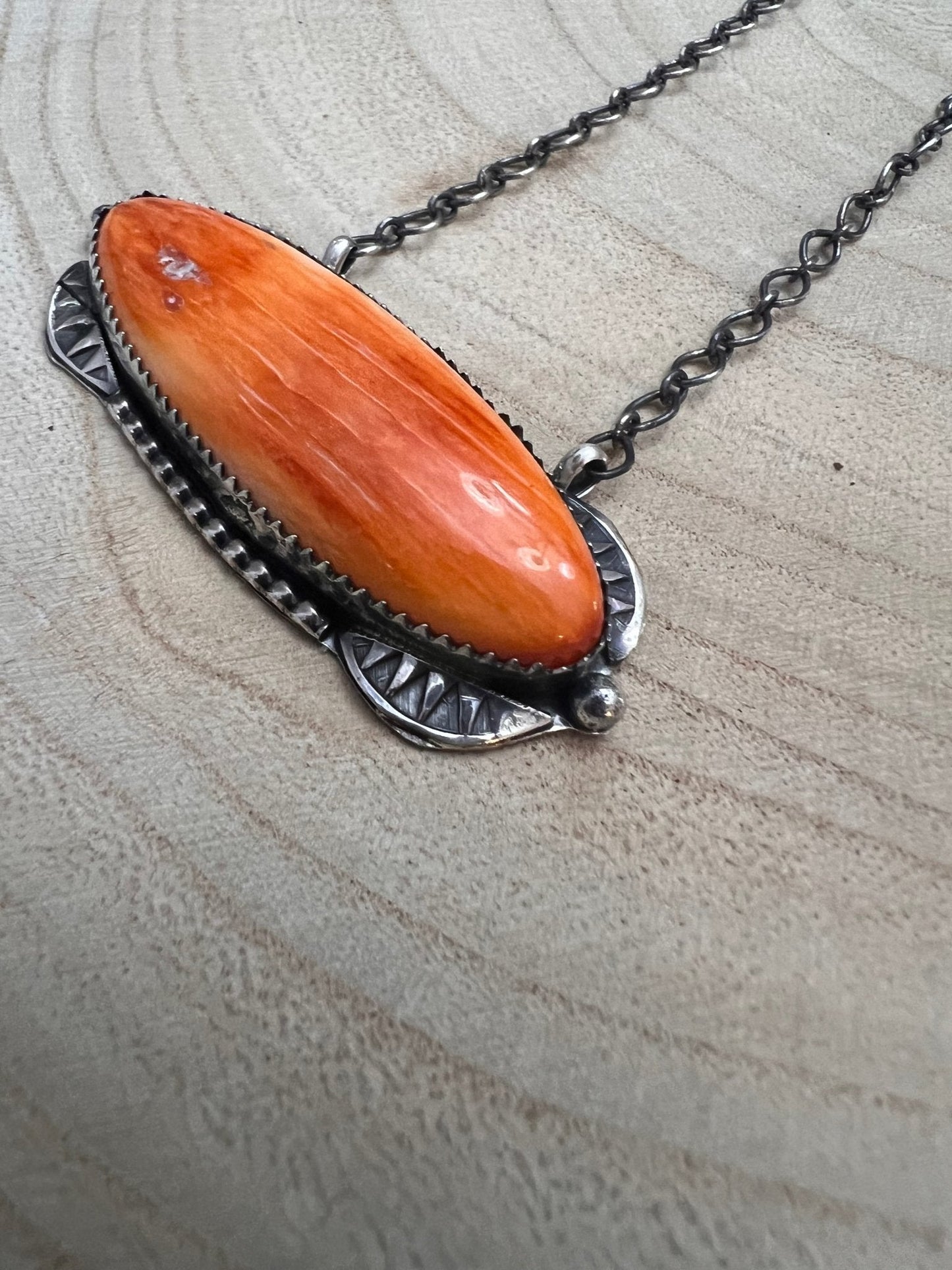 Navajo Handmade Spiny Oyster Necklace by Tia Long - 18 inch